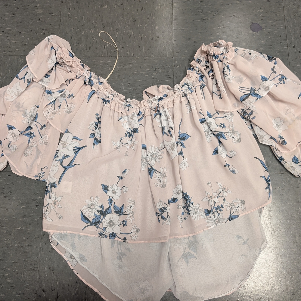 Chic Floral Off-Shoulder Blouse in Soft Pink - Picture 5 of 5